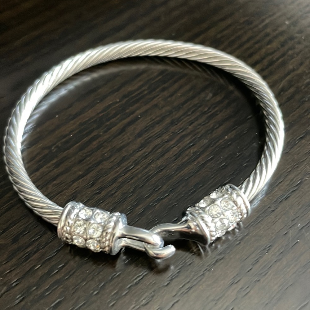 Hooked bangle